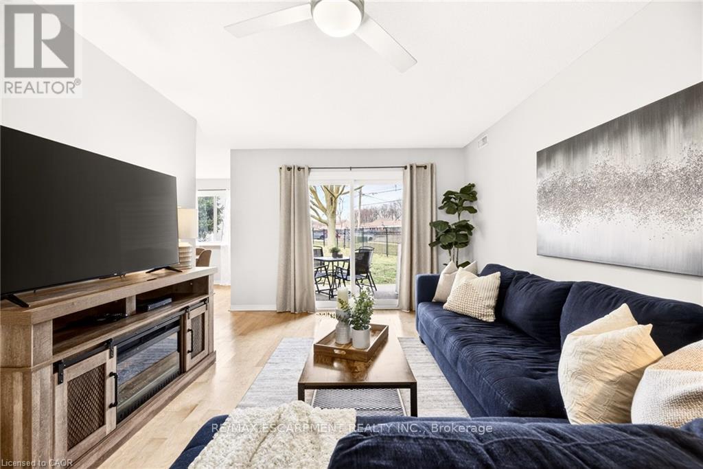 101 - 201 Dorchester Boulevard, St. Catharines, ON - Indoor Photo Showing Living Room