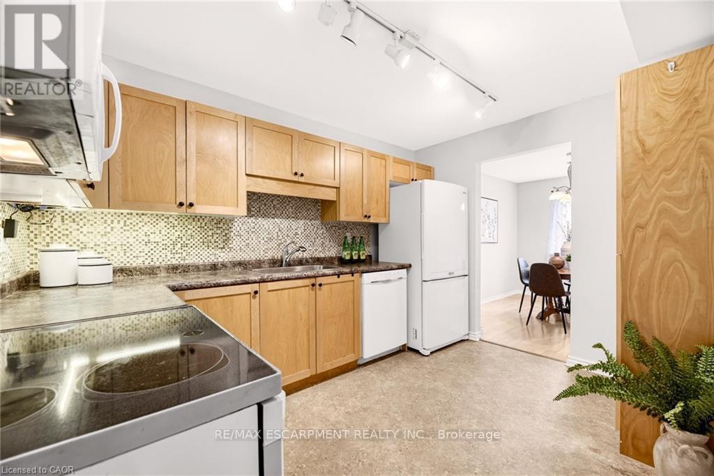 101 - 201 Dorchester Boulevard, St. Catharines, ON - Indoor Photo Showing Kitchen