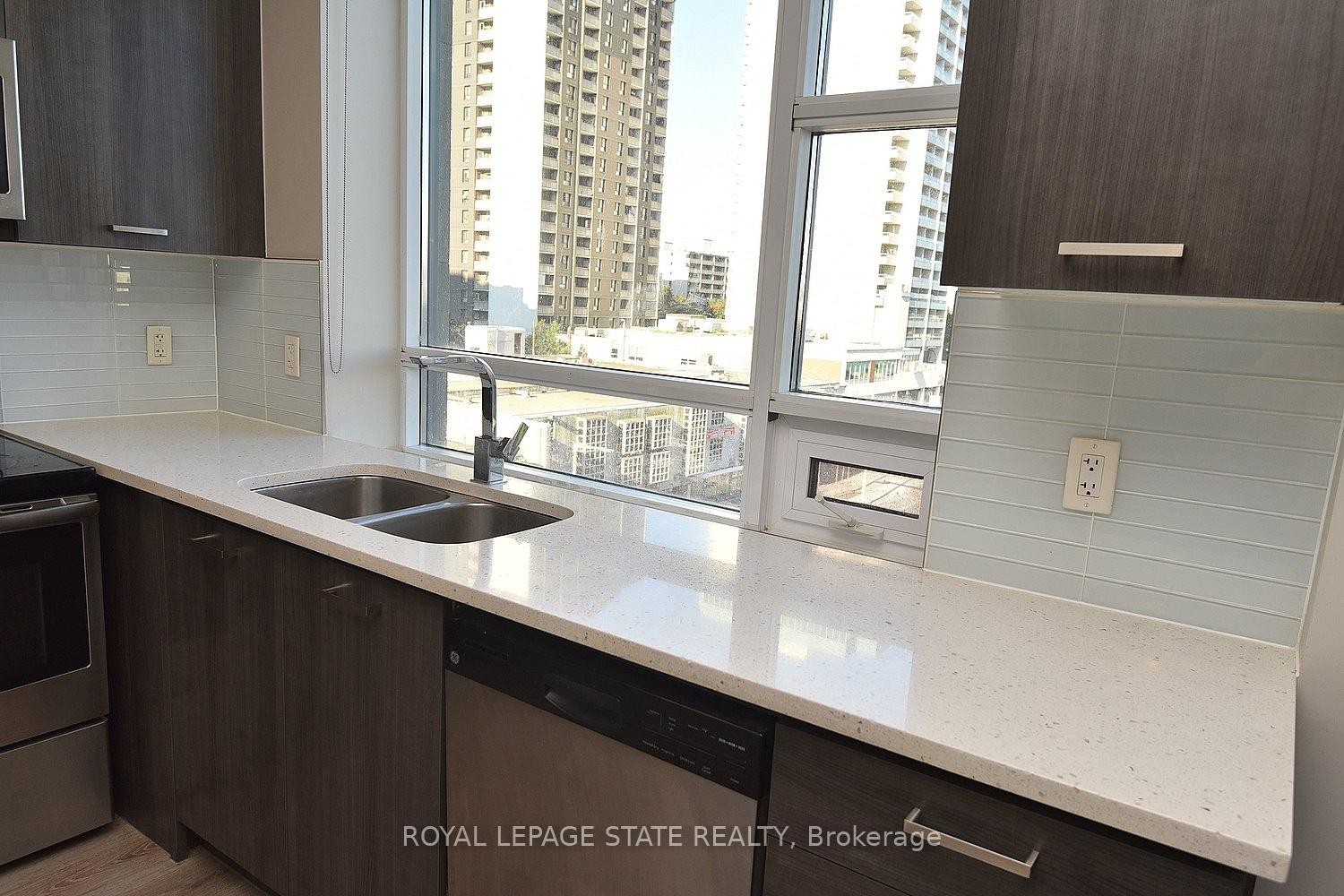603-150 Main Street W, Hamilton, ON - Indoor Photo Showing Kitchen With Double Sink