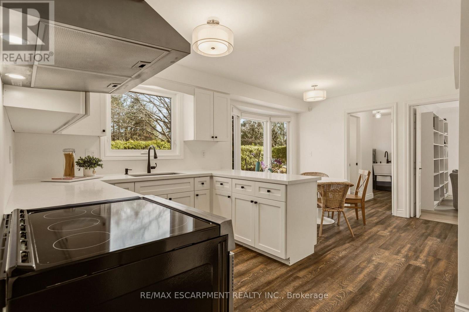 3 Postans Path, Hamilton, ON - Indoor Photo Showing Kitchen