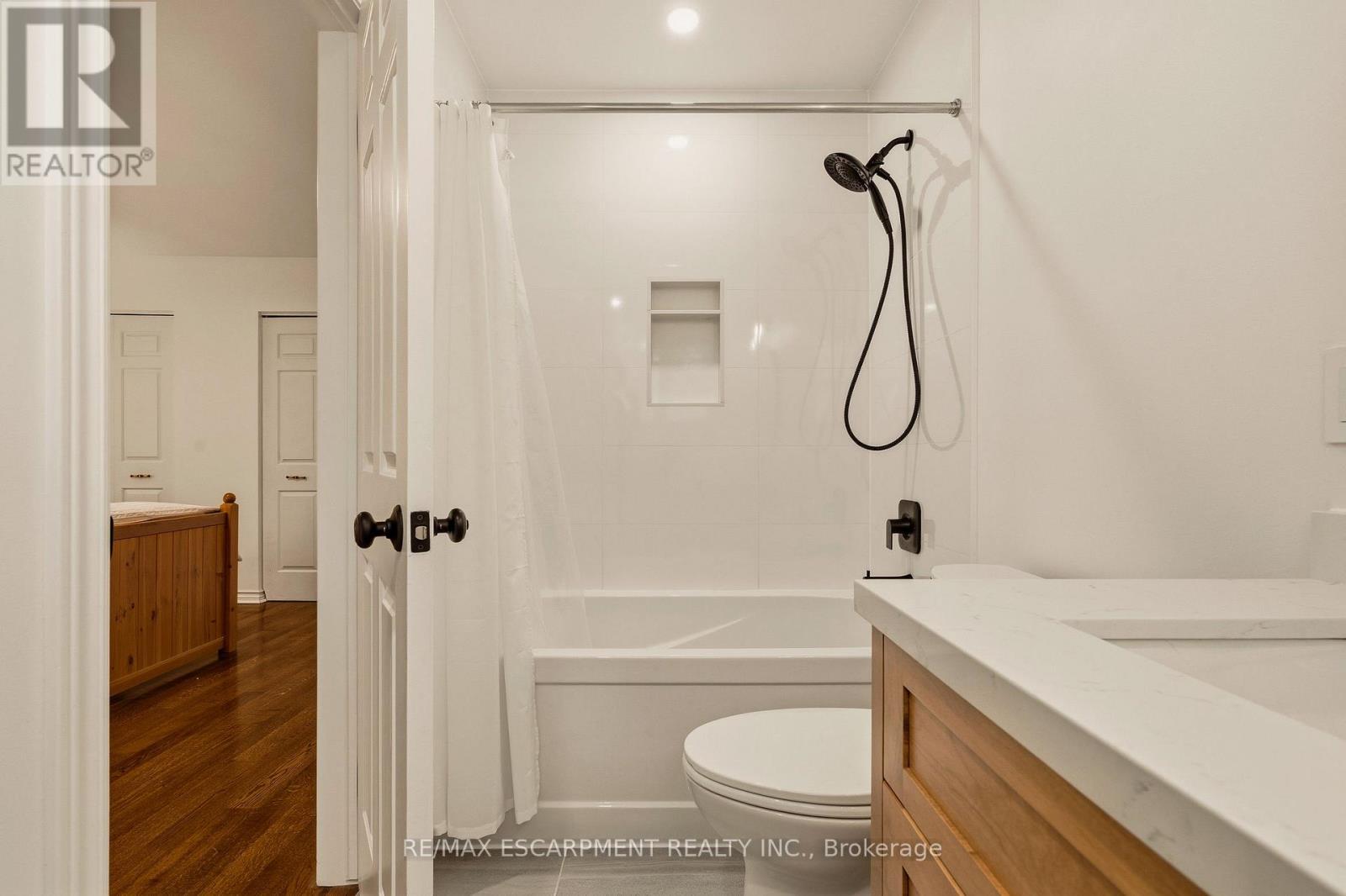 3 Postans Path, Hamilton, ON - Indoor Photo Showing Bathroom