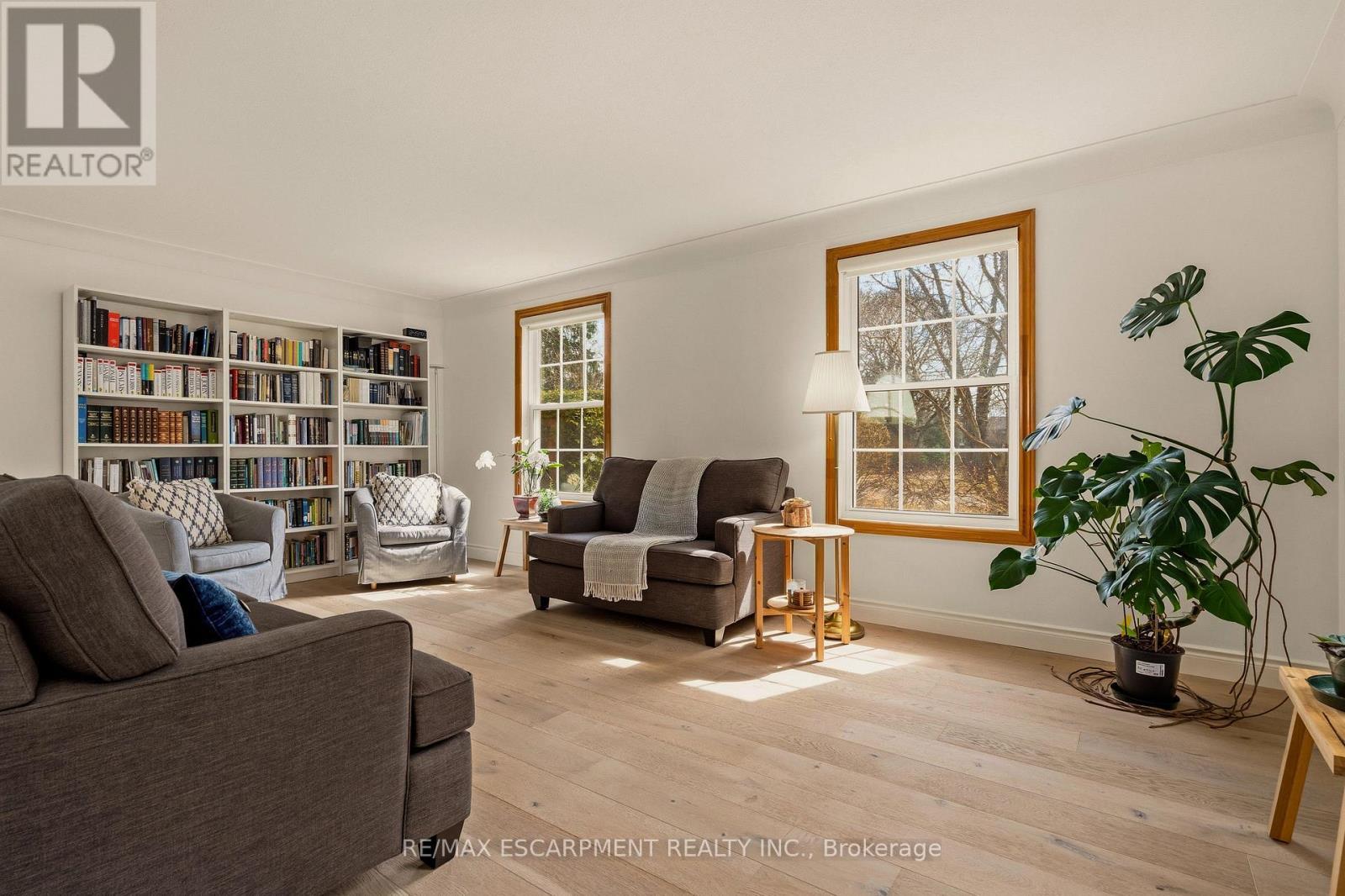 3 Postans Path, Hamilton, ON - Indoor Photo Showing Living Room