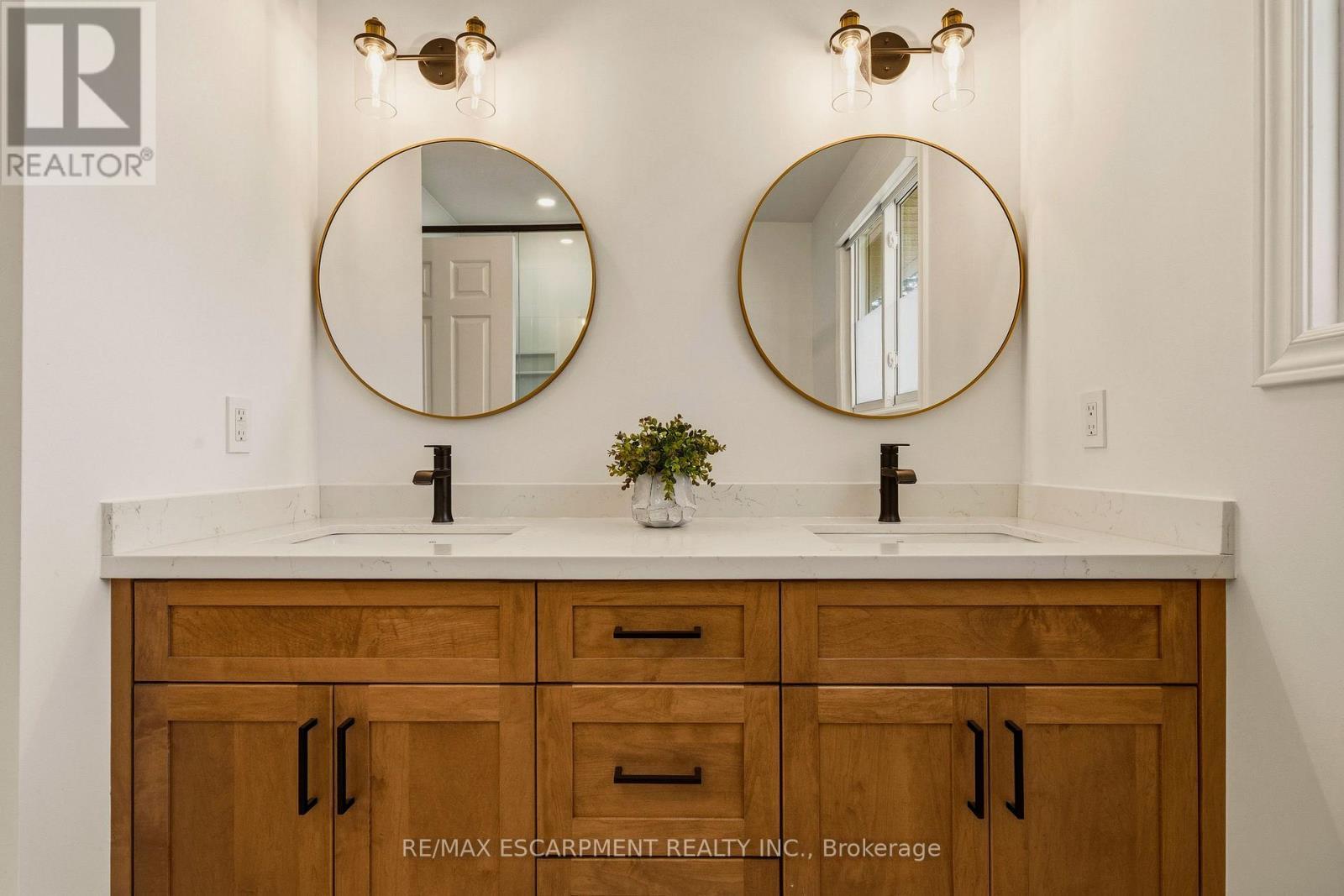 3 Postans Path, Hamilton, ON - Indoor Photo Showing Bathroom