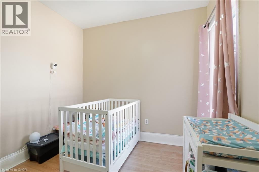 211 West Avenue N, Hamilton, ON - Indoor Photo Showing Bedroom