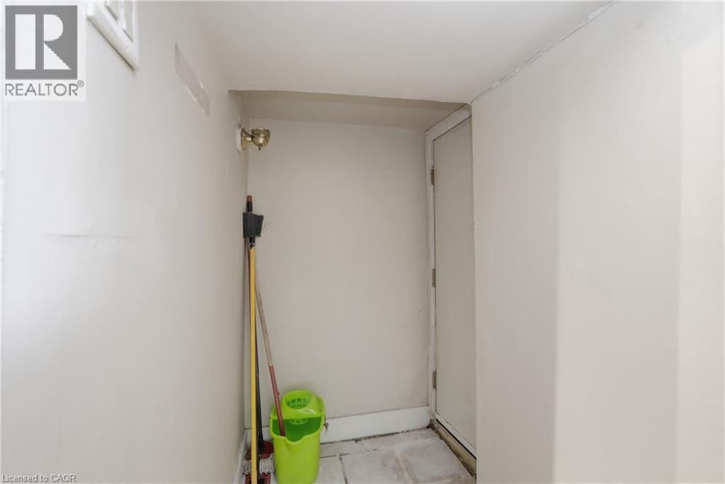 211 West Avenue N, Hamilton, ON - Indoor Photo Showing Other Room