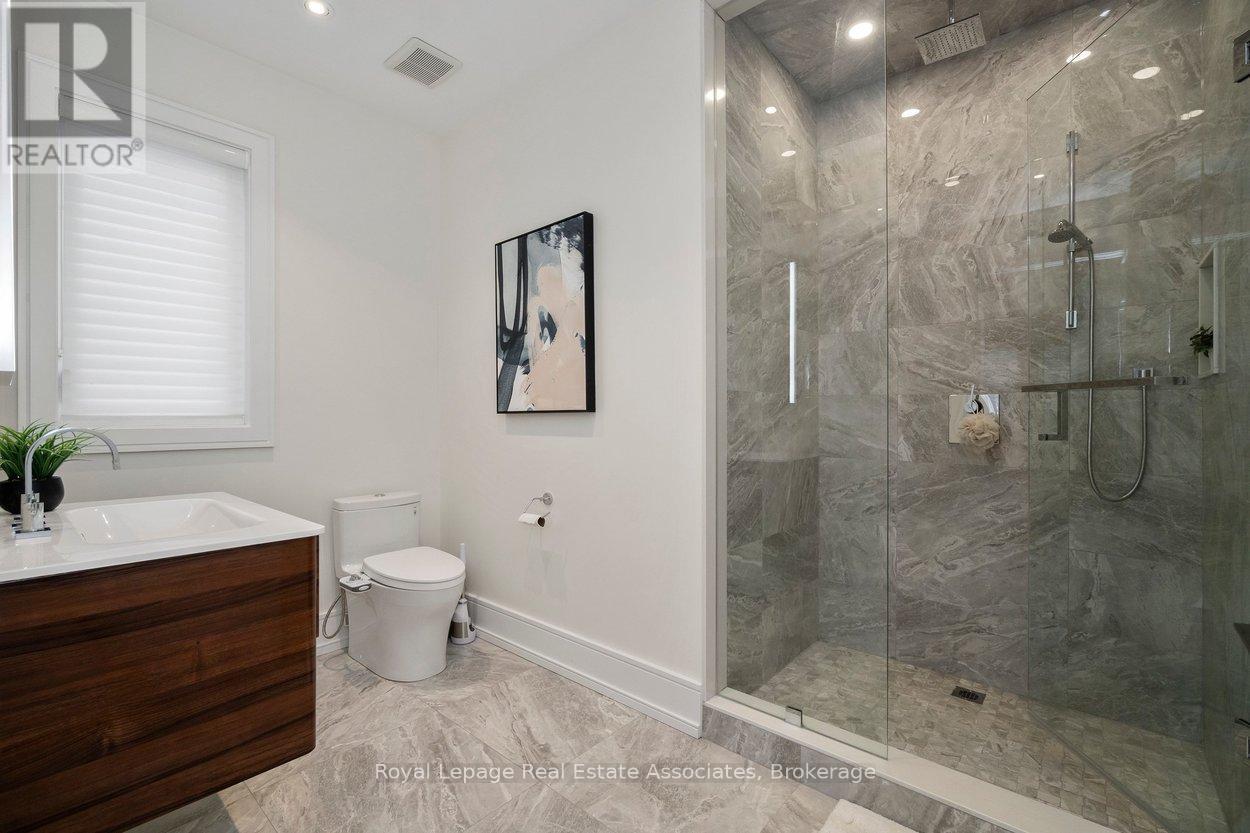 Bathroom - 63 Troy Street, Mississauga, ON - Indoor Photo Showing Bathroom