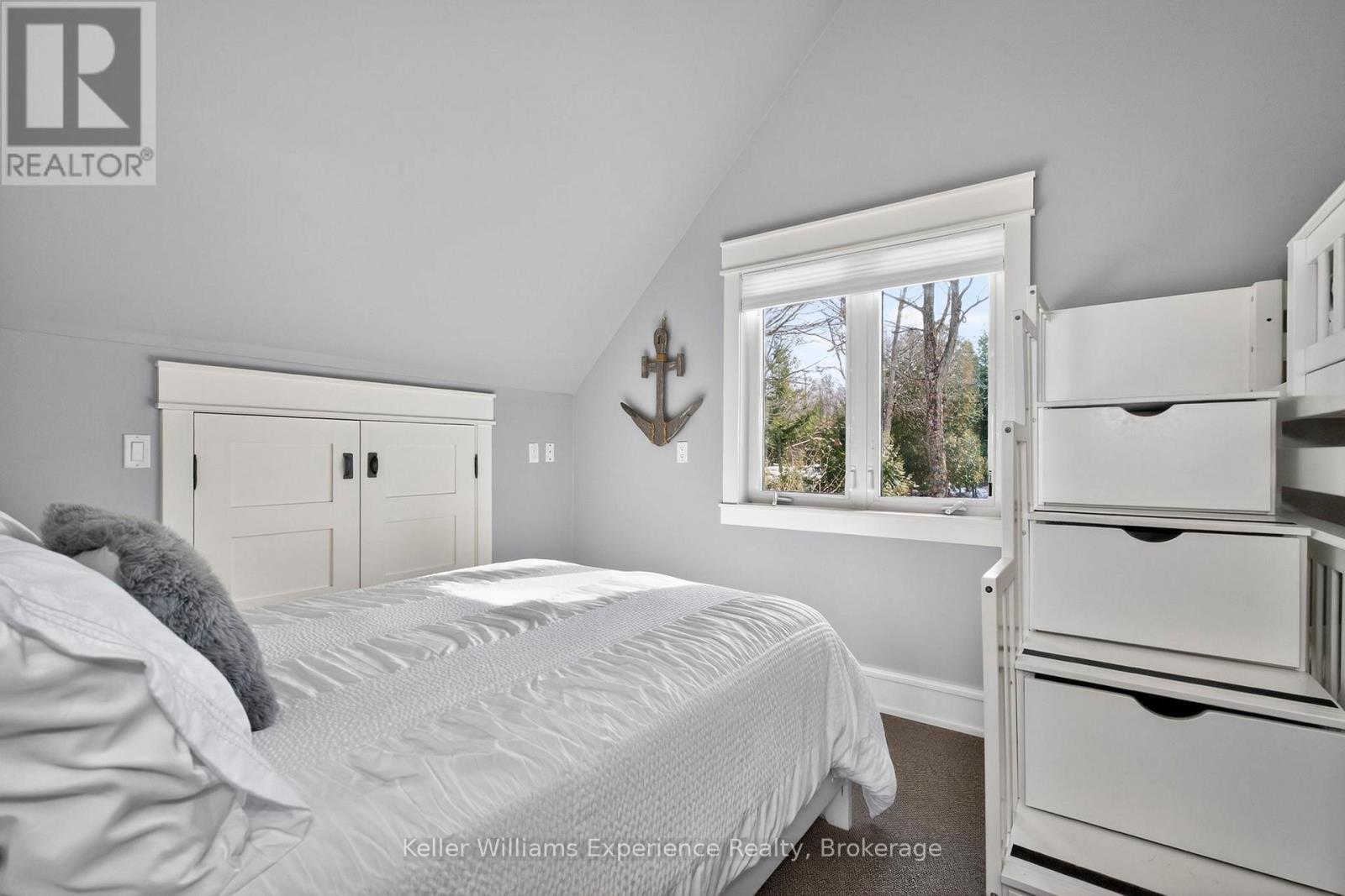 1749 Champlain Road, Tiny, ON - Indoor Photo Showing Bedroom