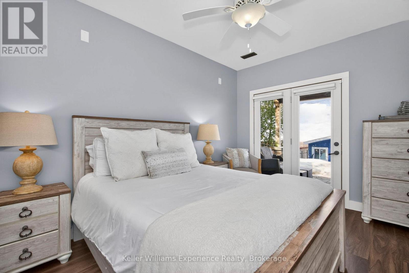 1749 Champlain Road, Tiny, ON - Indoor Photo Showing Bedroom