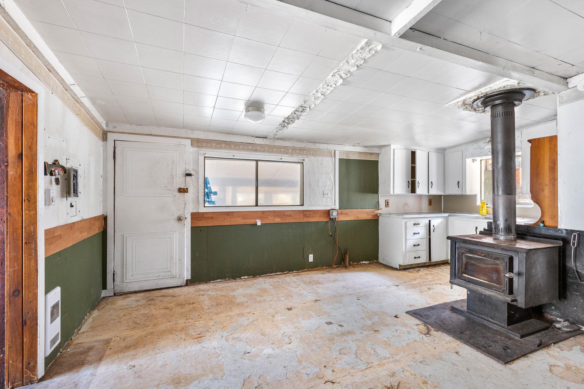 3525 Mathews Road, Kelowna, BC - Indoor Photo Showing Other Room
