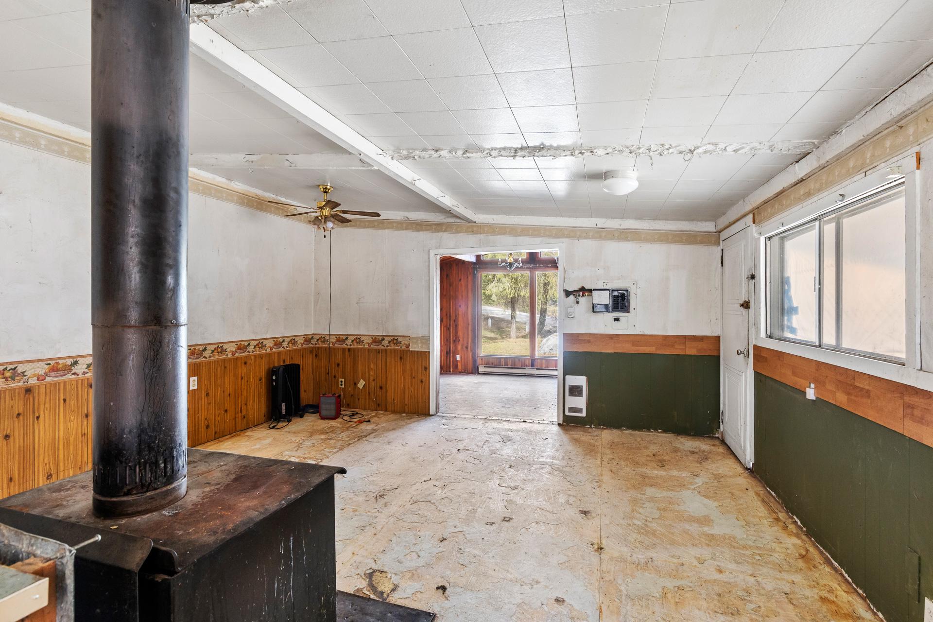 3525 Mathews Road, Kelowna, BC - Indoor