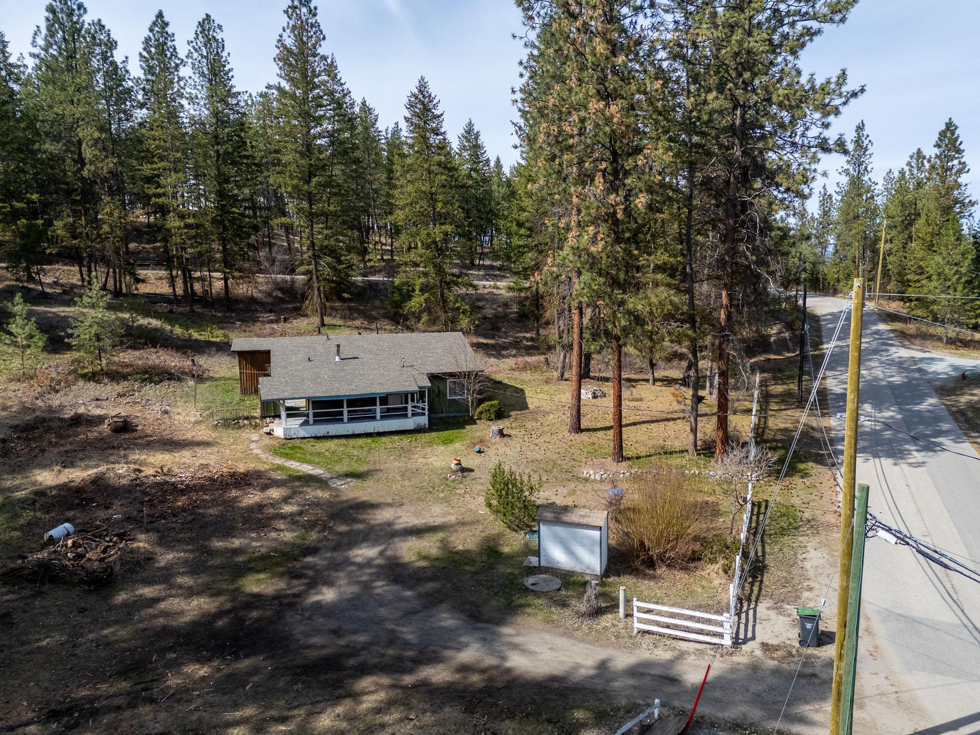 3525 Mathews Road, Kelowna, BC - Outdoor
