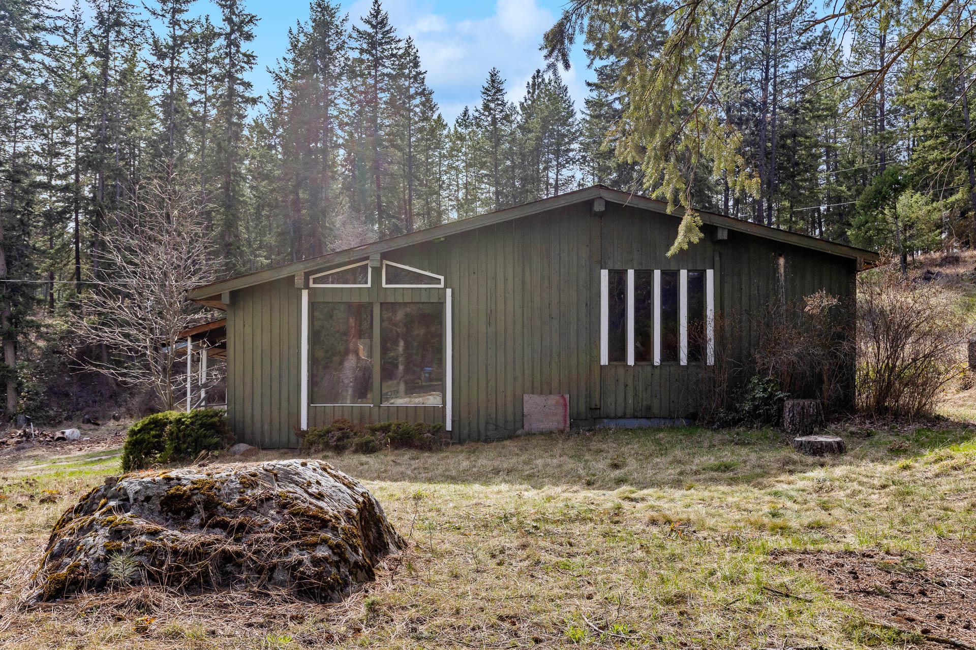 3525 Mathews Road, Kelowna, BC - Outdoor