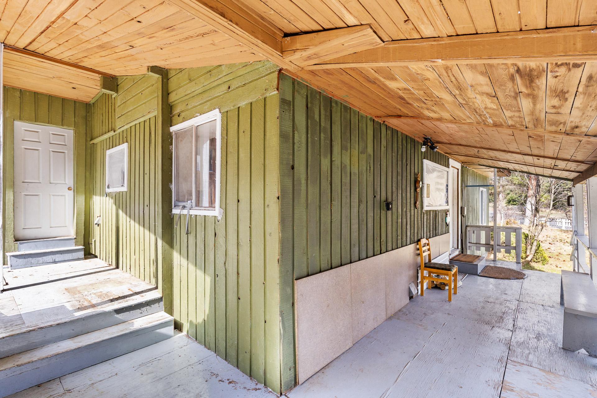 3525 Mathews Road, Kelowna, BC - Outdoor With Exterior