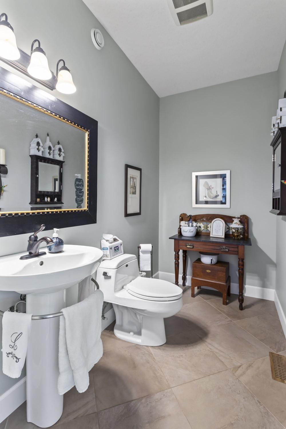 18-420 20Th Avenue, Creston, BC - Indoor Photo Showing Bathroom