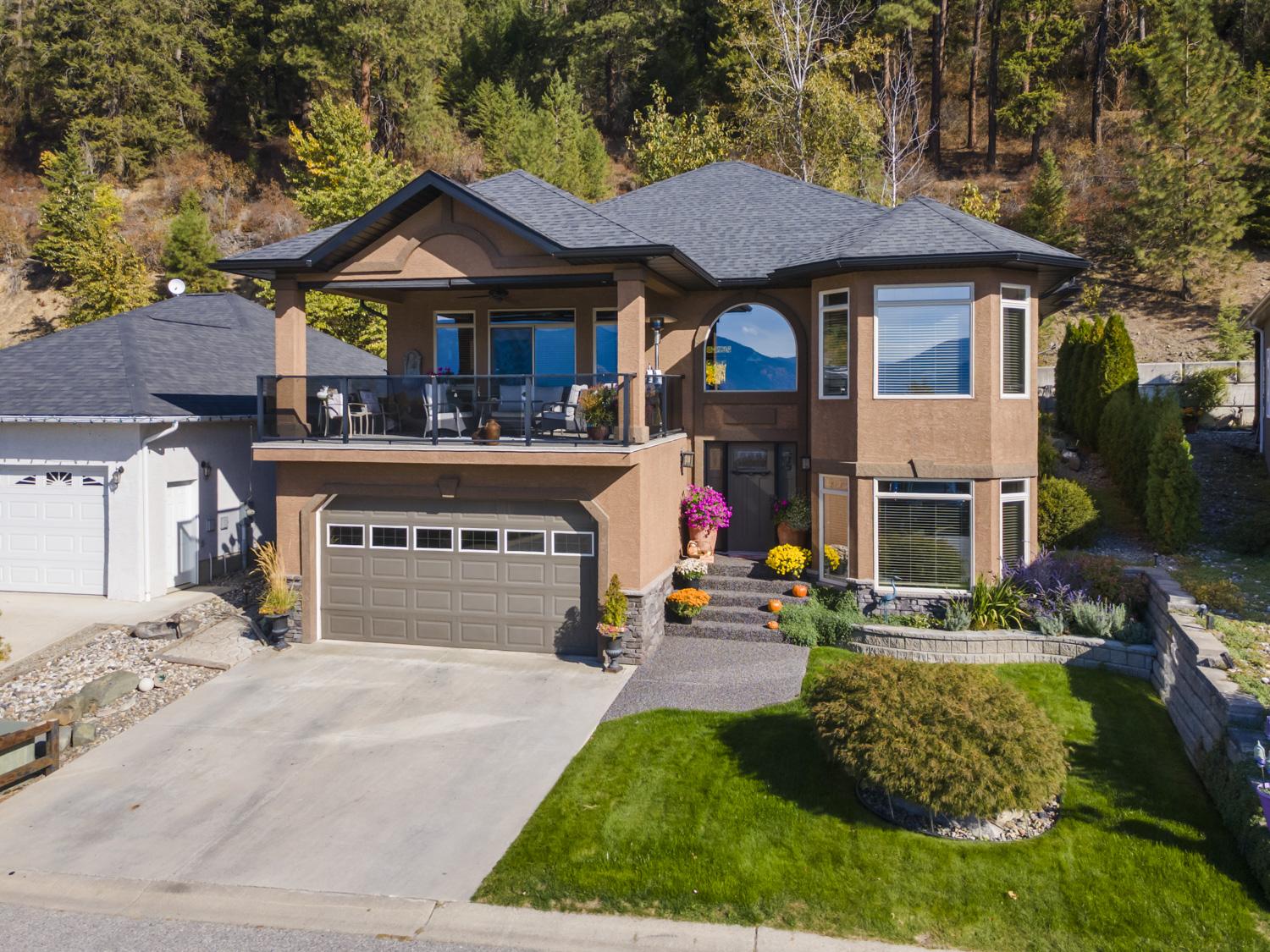 18-420 20Th Avenue, Creston, BC - Outdoor With Facade