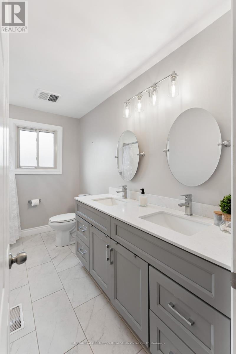 137 Donald Street, Kitchener, ON - Indoor Photo Showing Bathroom