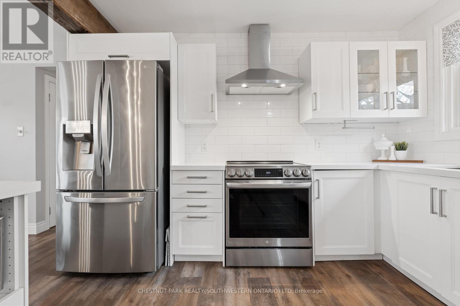 137 Donald Street, Kitchener, ON - Indoor Photo Showing Kitchen With Upgraded Kitchen