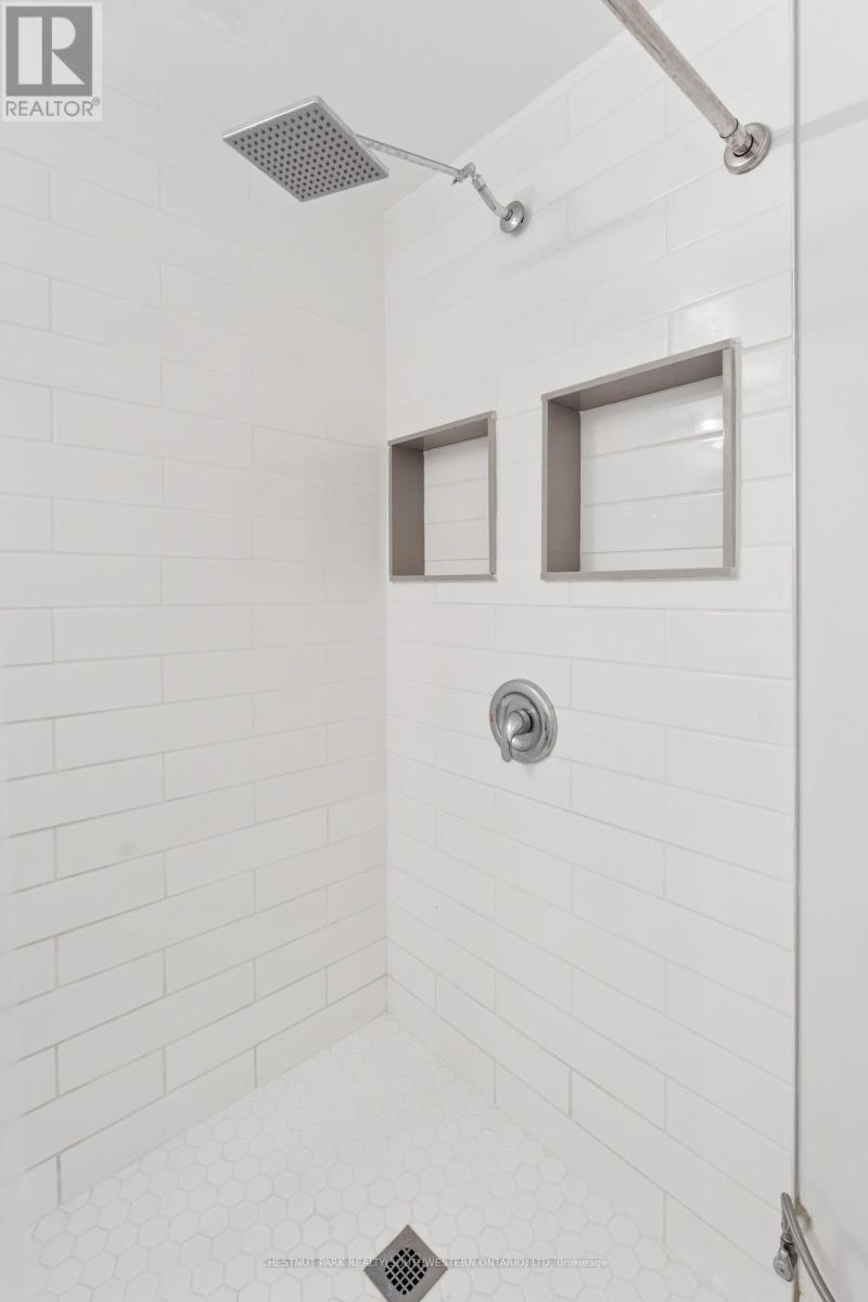 137 Donald Street, Kitchener, ON - Photo Showing Bathroom