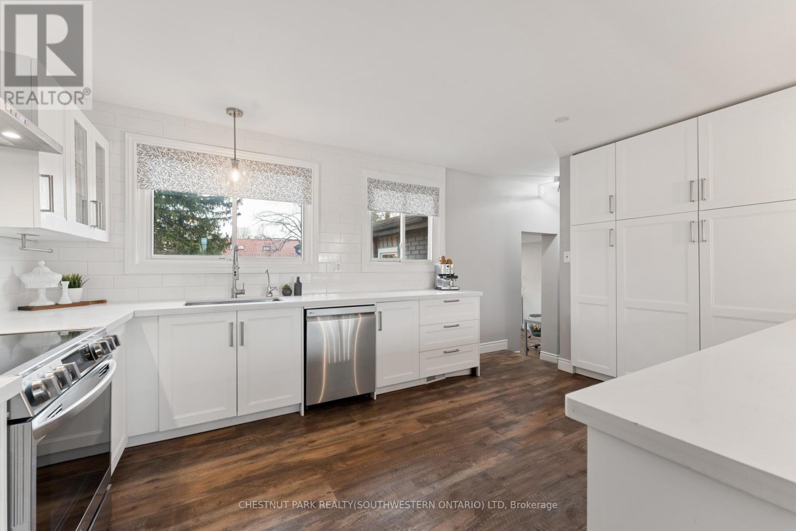 137 Donald Street, Kitchener, ON - Indoor Photo Showing Kitchen