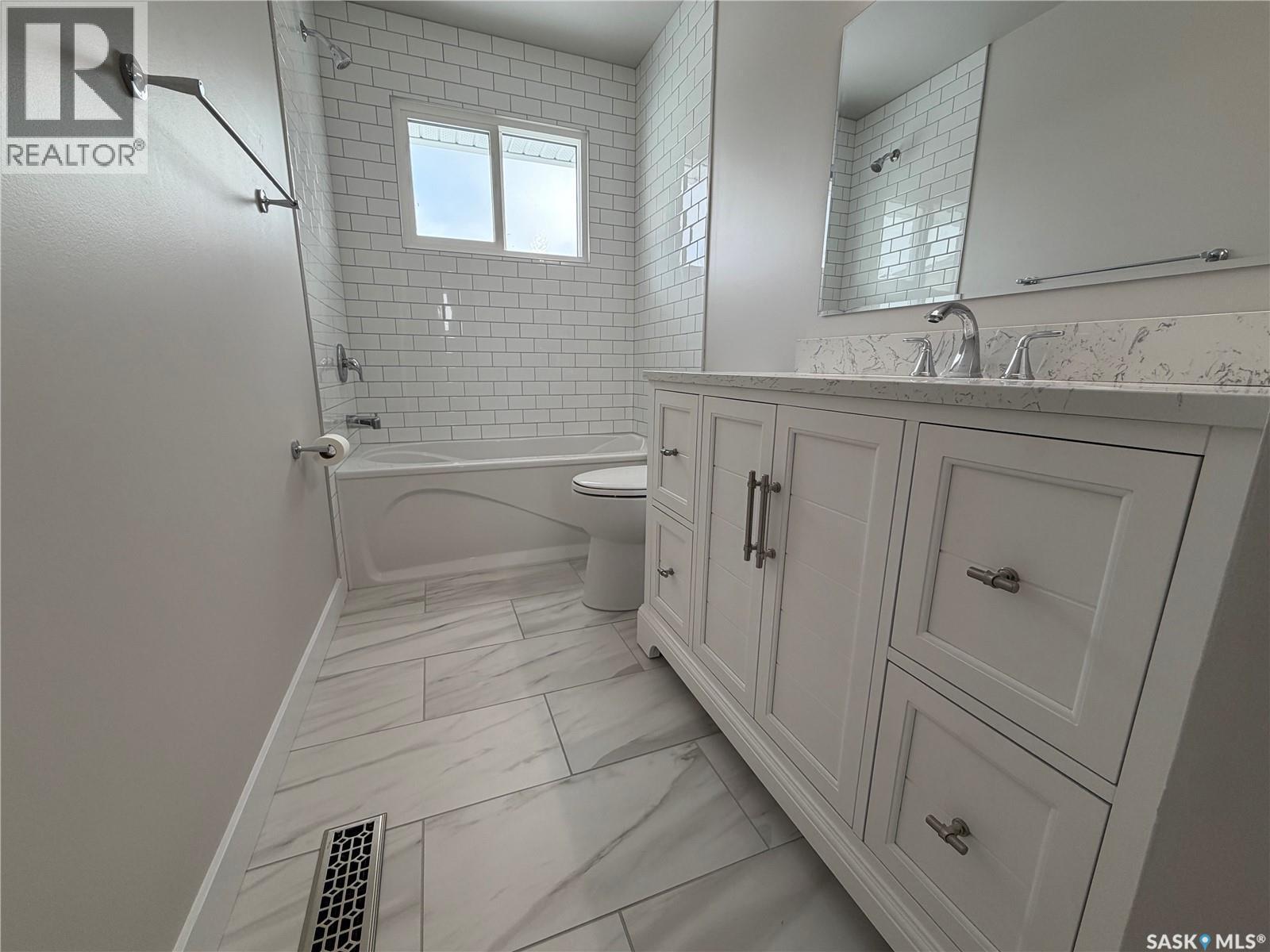 60 Ritchie Crescent, Regina, SK - Indoor Photo Showing Bathroom
