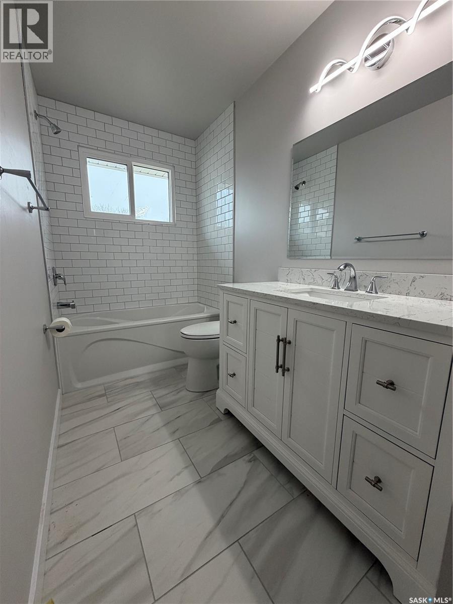 60 Ritchie Crescent, Regina, SK - Indoor Photo Showing Bathroom
