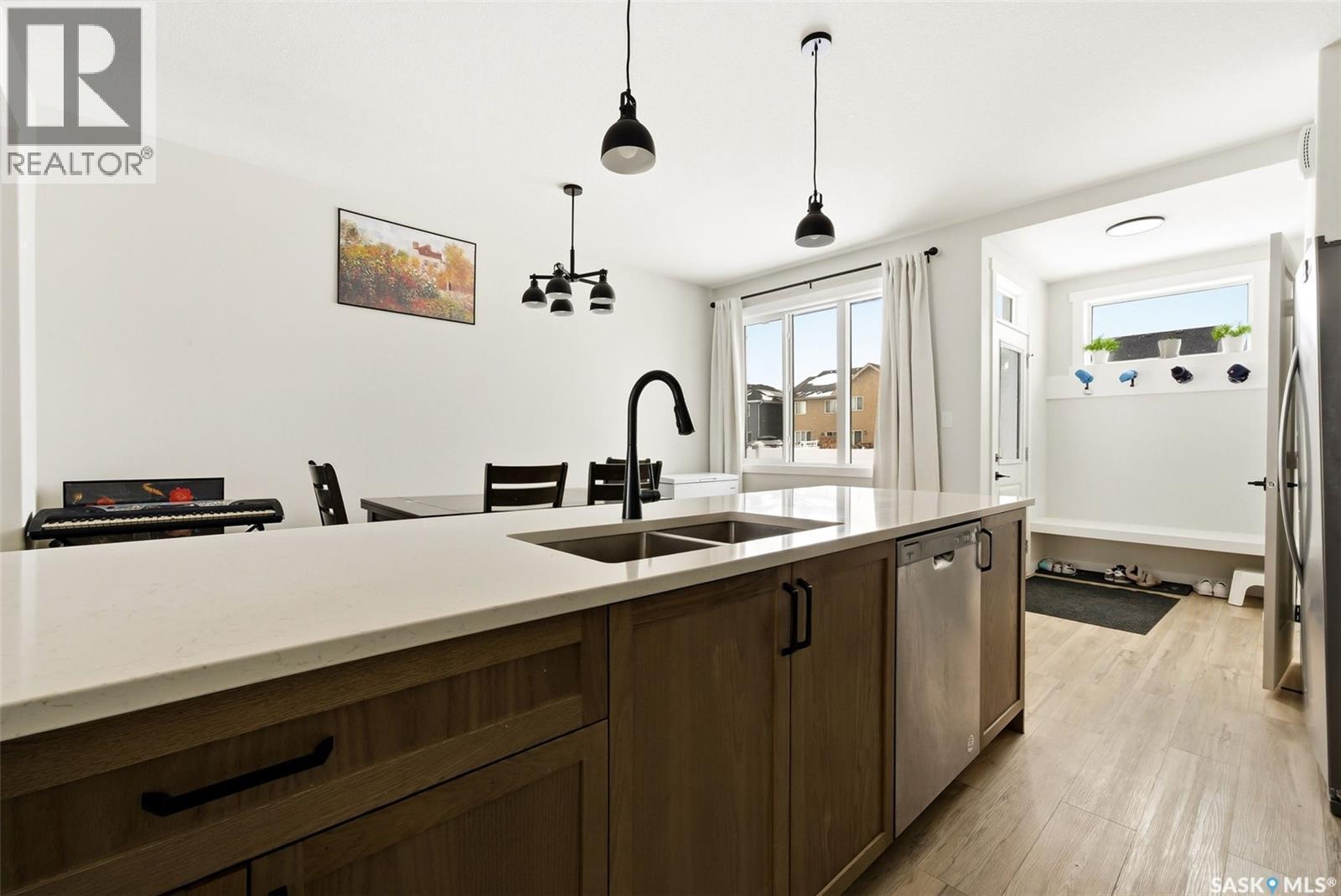 4736 Buckingham Drive E, Regina, SK - Indoor Photo Showing Kitchen With Double Sink With Upgraded Kitchen
