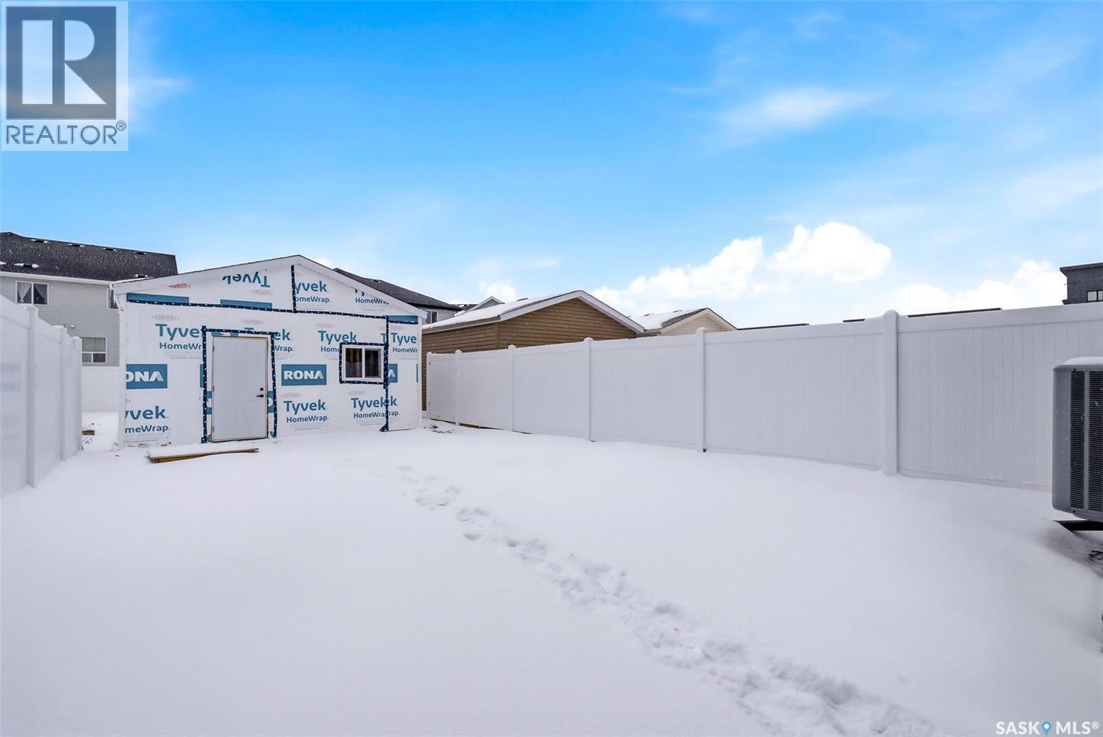 4736 Buckingham Drive E, Regina, SK - Outdoor