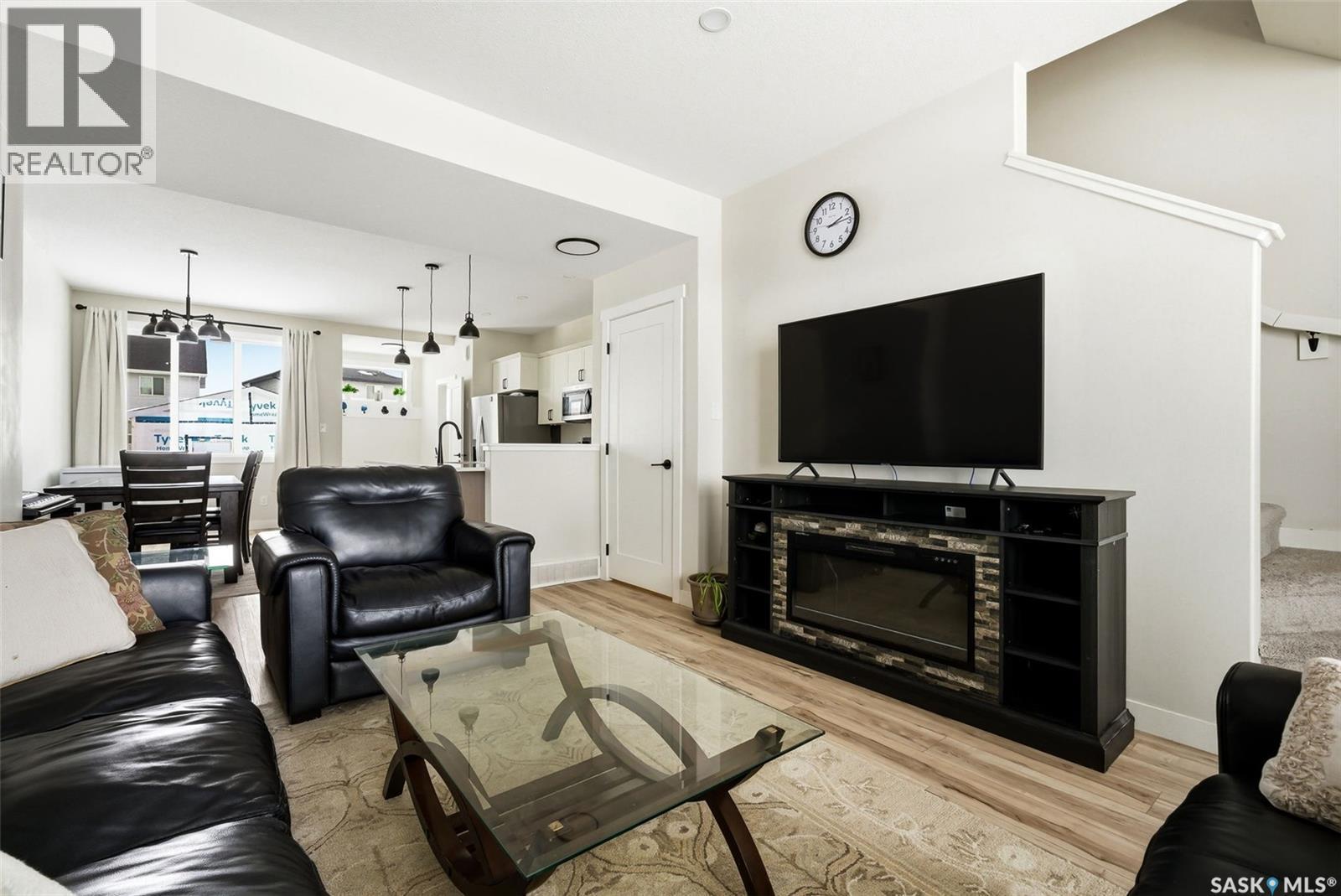 4736 Buckingham Drive E, Regina, SK - Indoor Photo Showing Living Room