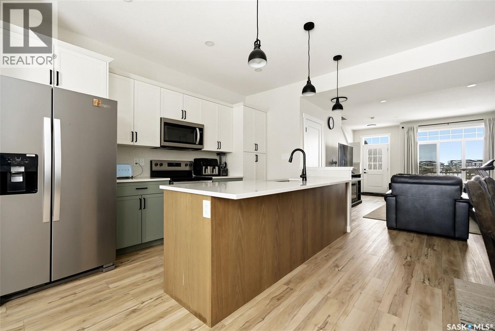 4736 Buckingham Drive E, Regina, SK - Indoor Photo Showing Kitchen With Stainless Steel Kitchen With Upgraded Kitchen