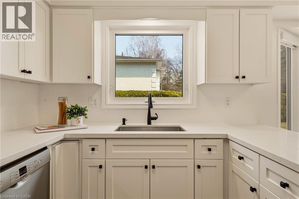 3 Postans Path, Ancaster, ON - Indoor Photo Showing Kitchen