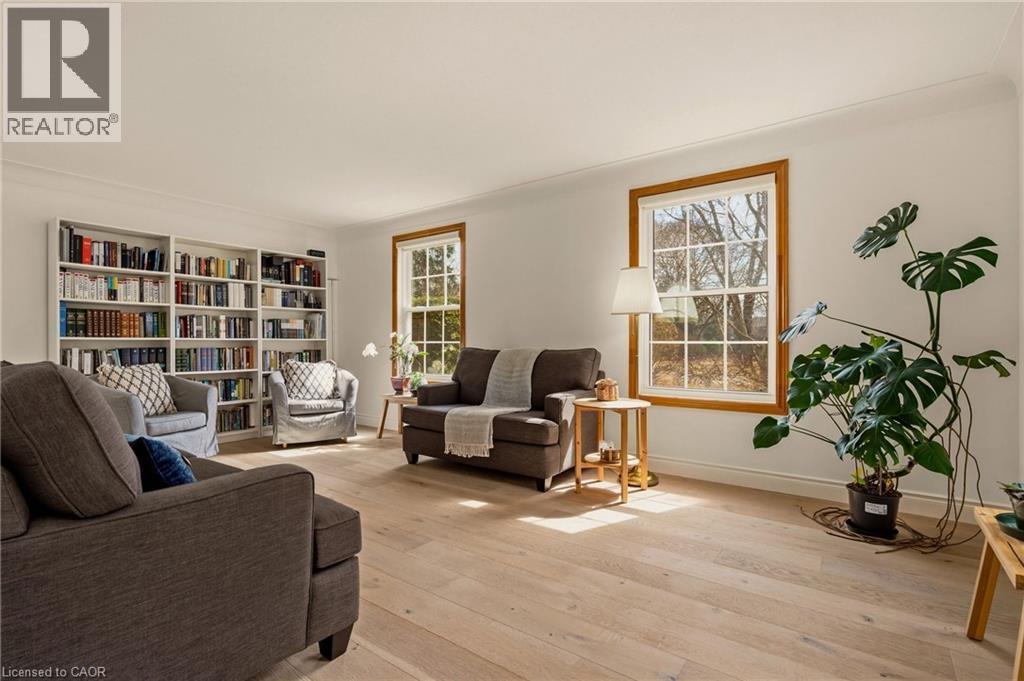 3 Postans Path, Ancaster, ON - Indoor Photo Showing Living Room