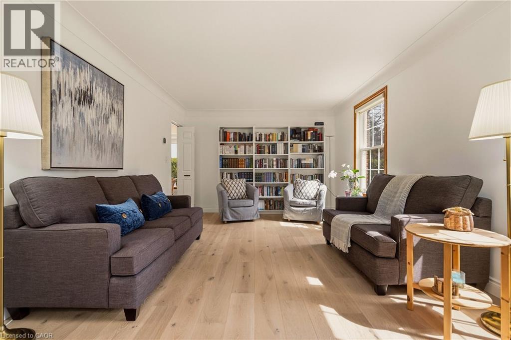 3 Postans Path, Ancaster, ON - Indoor Photo Showing Living Room
