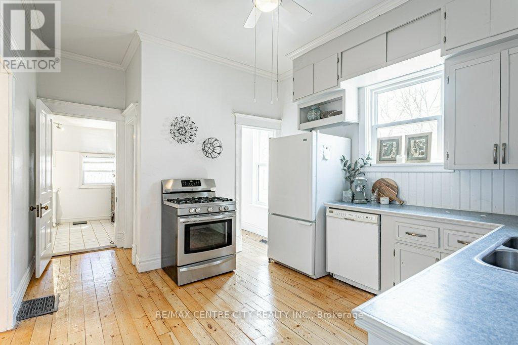 971 Elias Street, London East (East G), ON - Indoor Photo Showing Kitchen