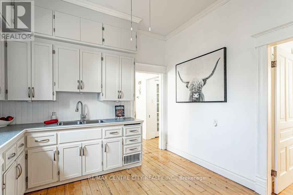 971 Elias Street, London East (East G), ON - Indoor Photo Showing Kitchen With Double Sink