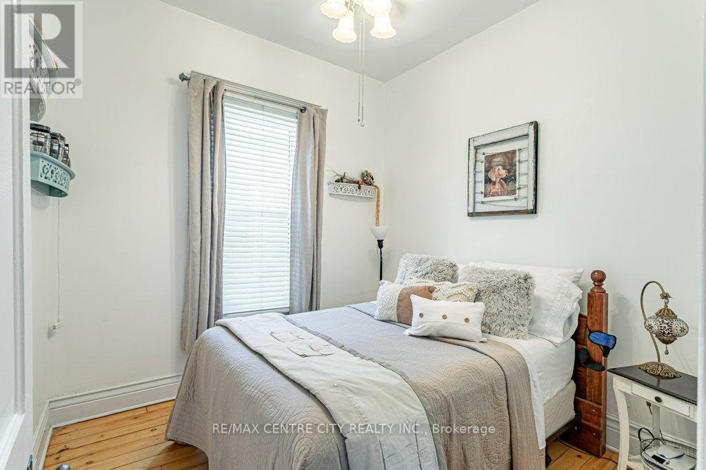 971 Elias Street, London East (East G), ON - Indoor Photo Showing Bedroom