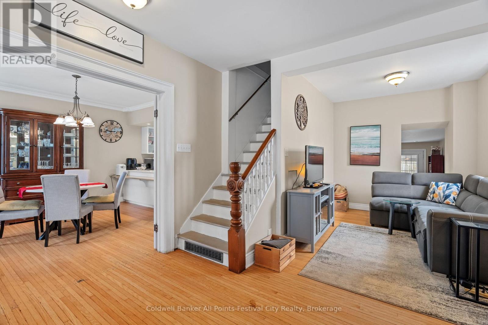 85 Cambria Road N, Goderich (Goderich (Town)), ON - Indoor Photo Showing Living Room