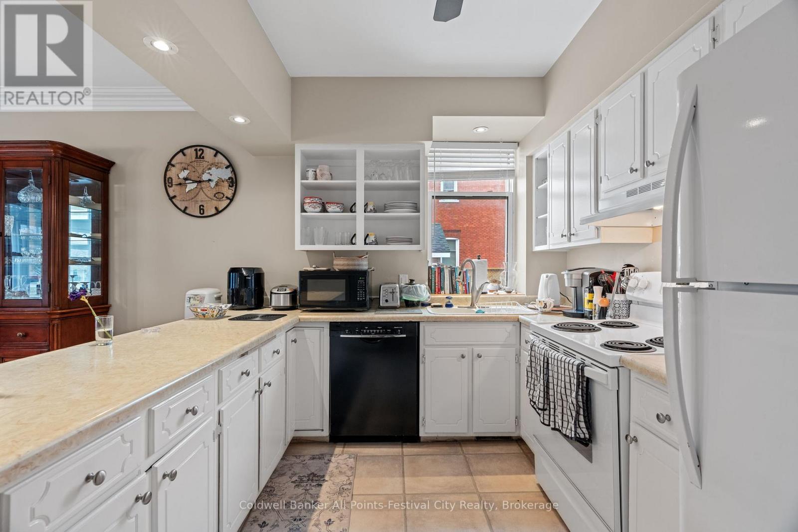 85 Cambria Road N, Goderich (Goderich (Town)), ON - Indoor Photo Showing Kitchen