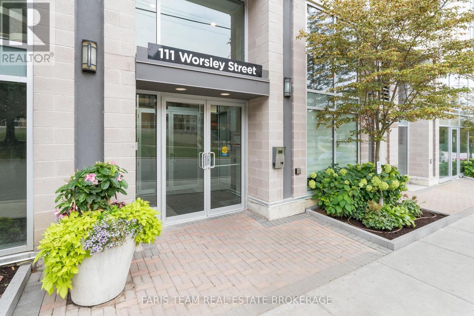 Gph5 - 111 Worsley Street, Barrie, ON - Outdoor