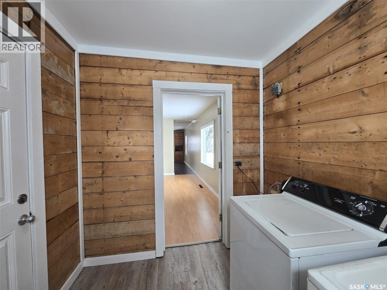 309 3Rd Street W, Wilkie, SK - Indoor Photo Showing Laundry Room