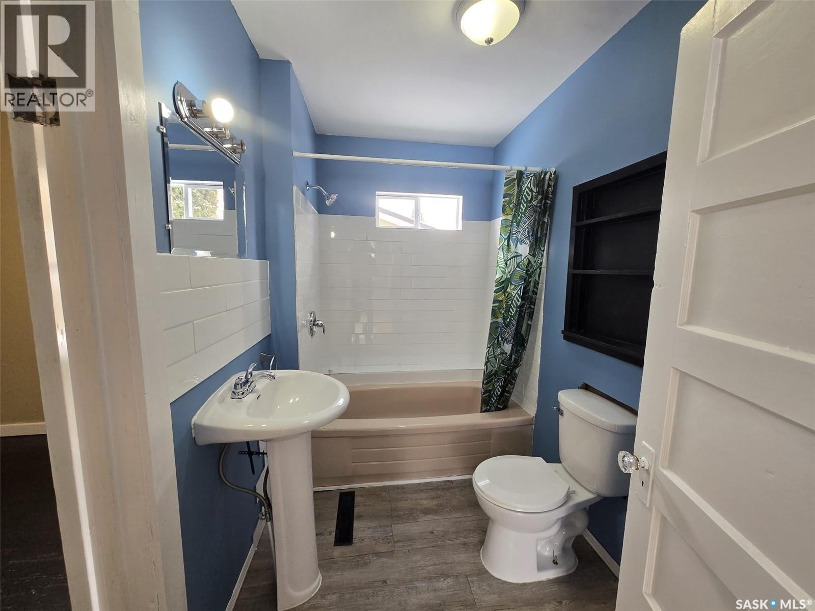 309 3Rd Street W, Wilkie, SK - Indoor Photo Showing Bathroom