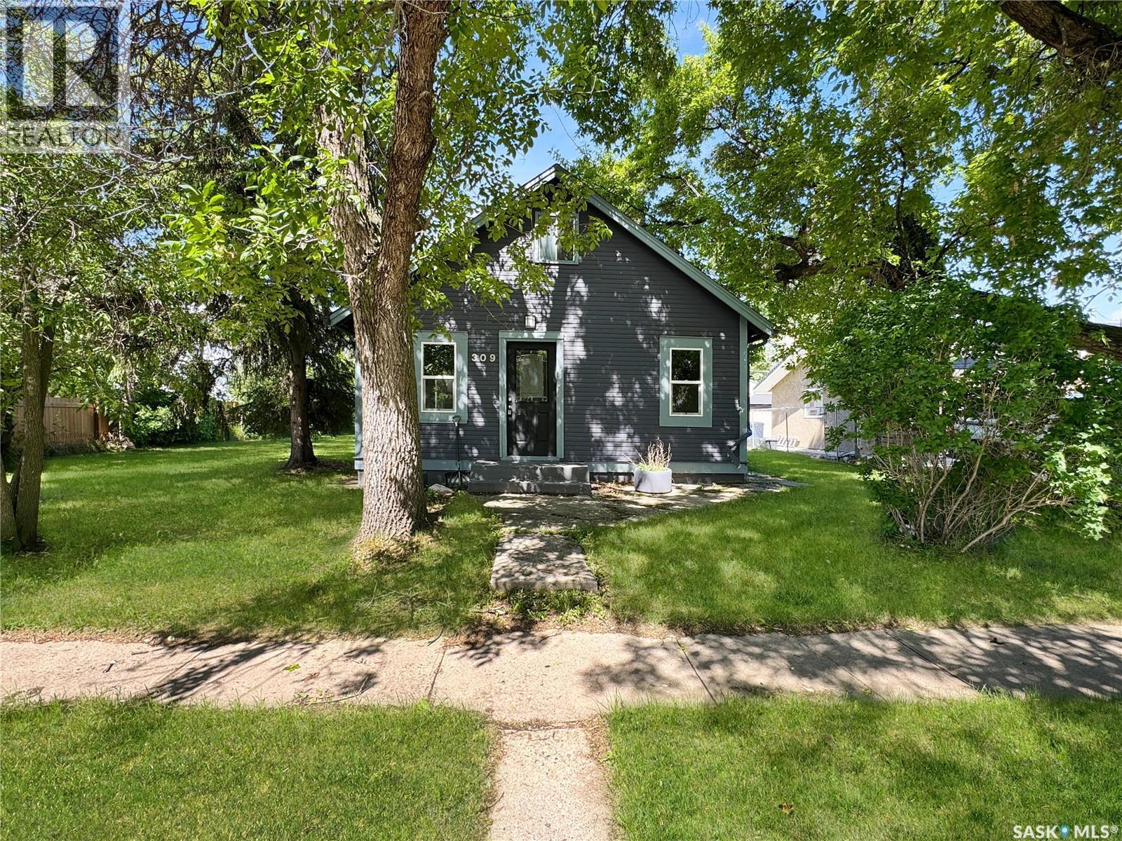 309 3Rd Street W, Wilkie, SK