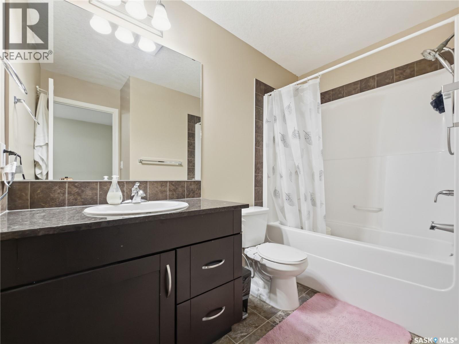 209 3818 Dewdney Avenue E, Regina, SK - Indoor Photo Showing Bathroom