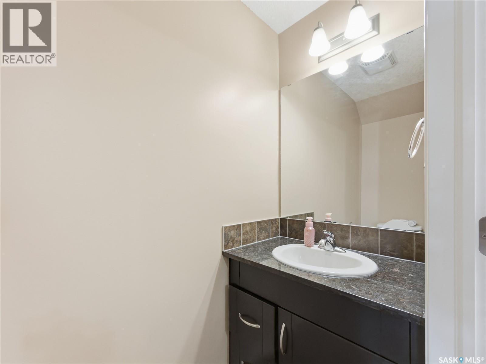 209 3818 Dewdney Avenue E, Regina, SK - Indoor Photo Showing Bathroom