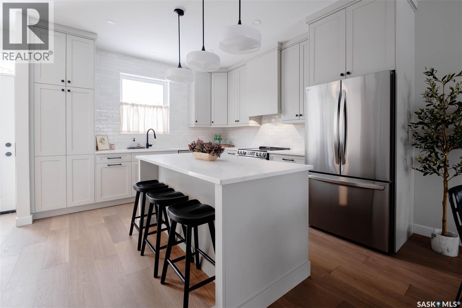 2808 Fleury Street, Regina, SK - Indoor Photo Showing Kitchen With Upgraded Kitchen
