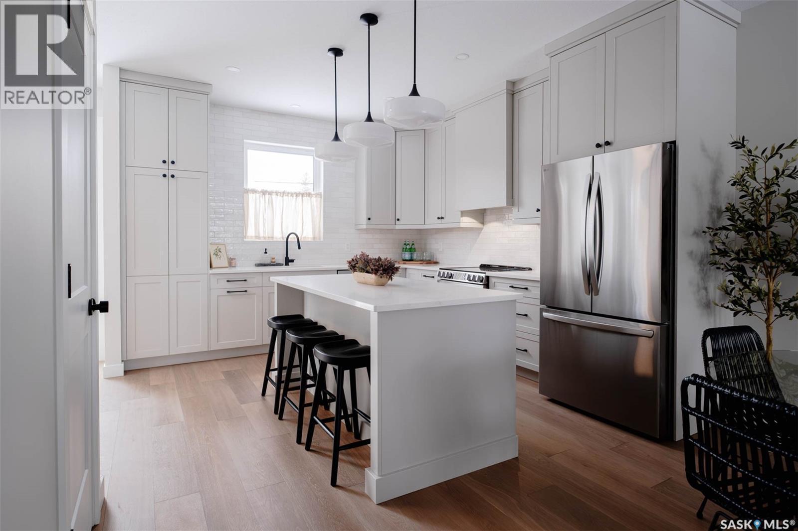 2808 Fleury Street, Regina, SK - Indoor Photo Showing Kitchen With Upgraded Kitchen