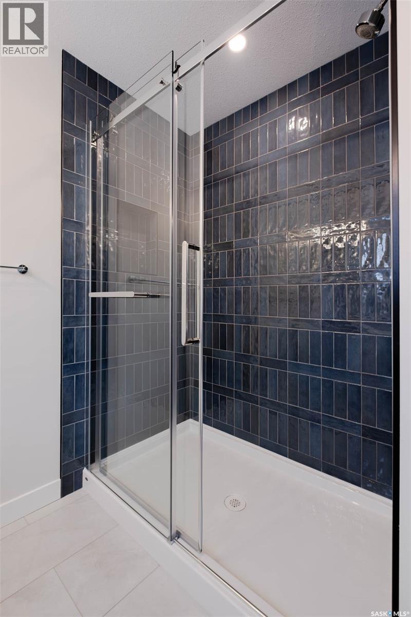 2808 Fleury Street, Regina, SK - Indoor Photo Showing Bathroom