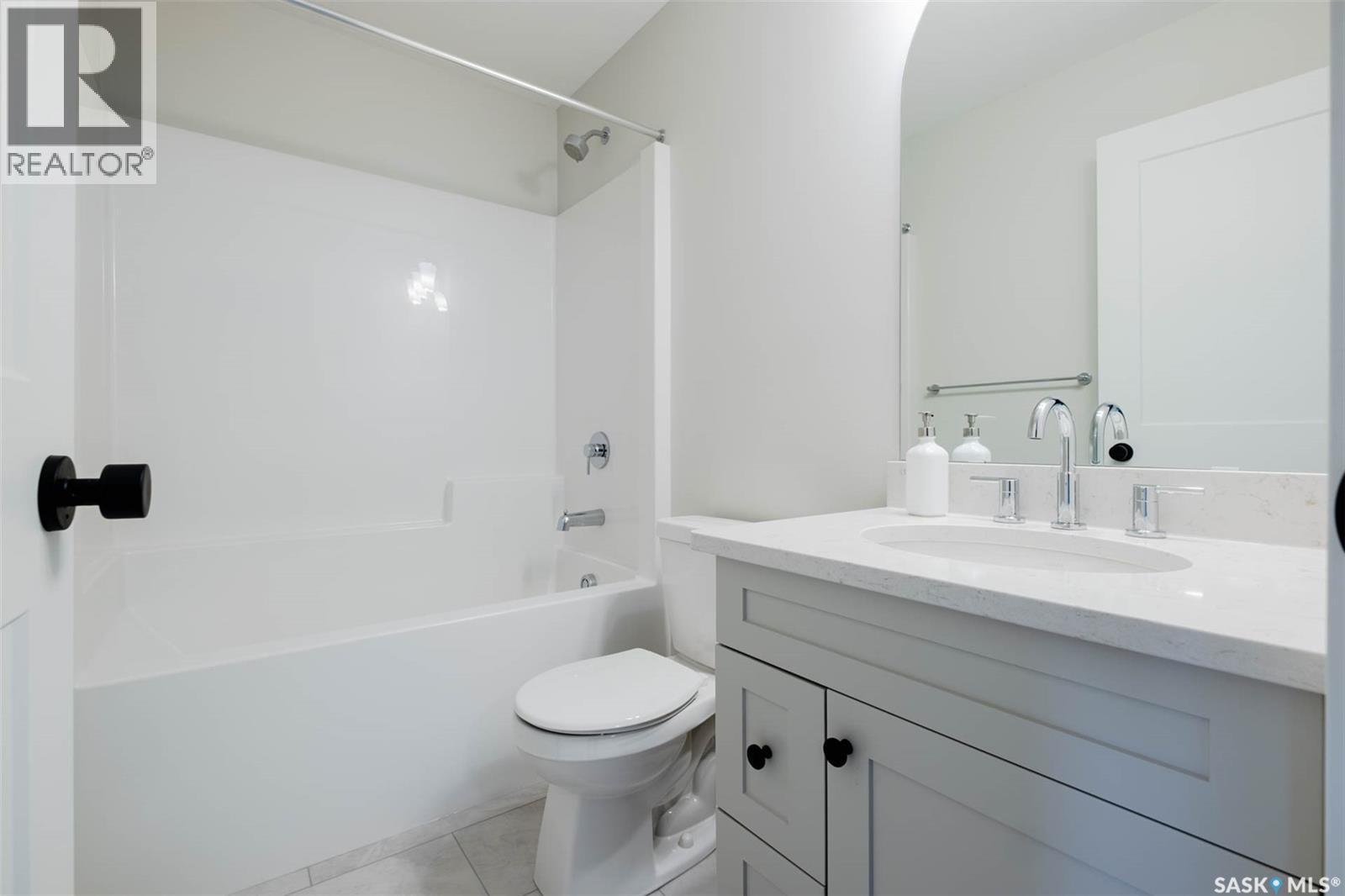2808 Fleury Street, Regina, SK - Indoor Photo Showing Bathroom