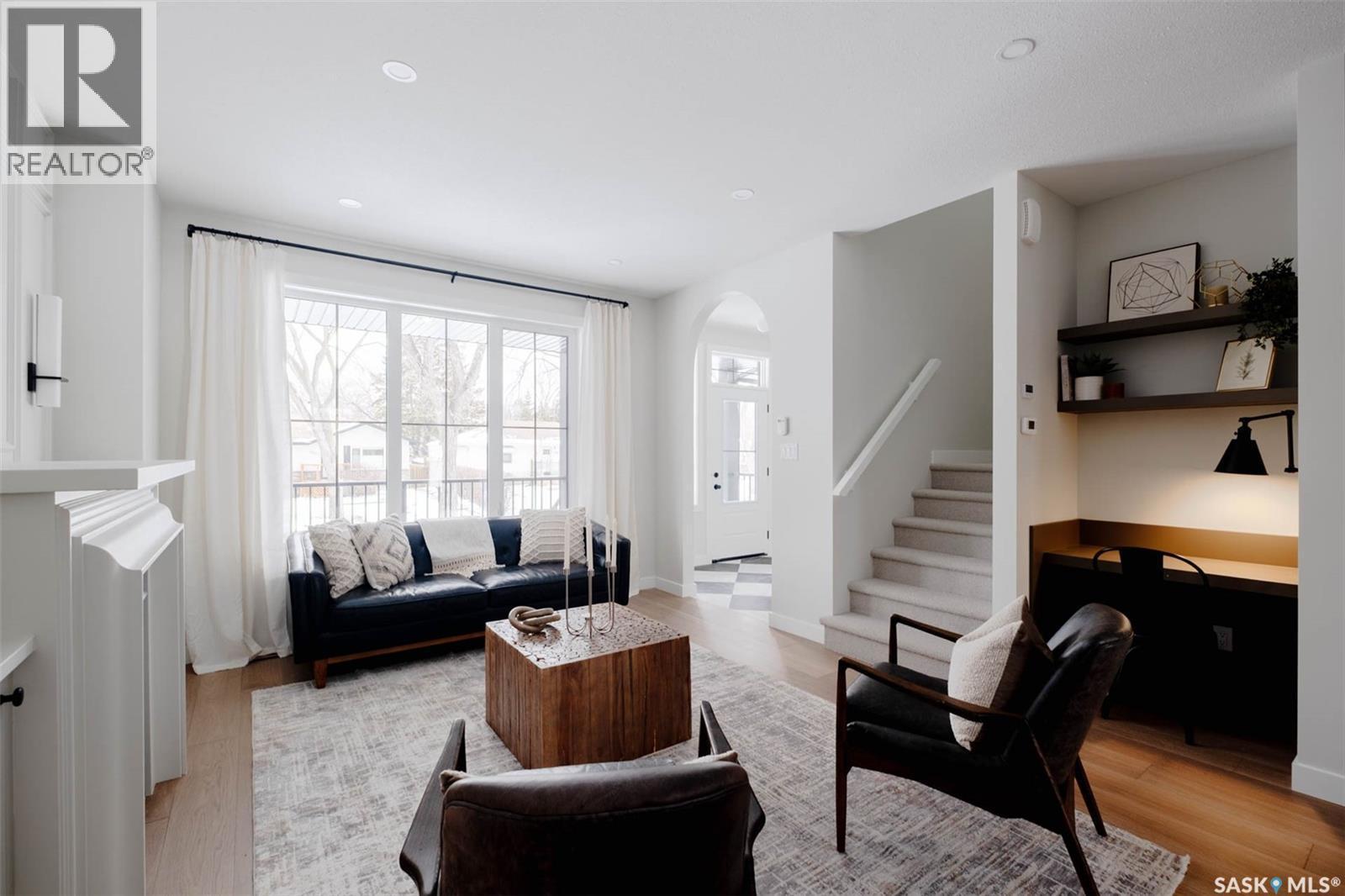 2808 Fleury Street, Regina, SK - Indoor Photo Showing Living Room