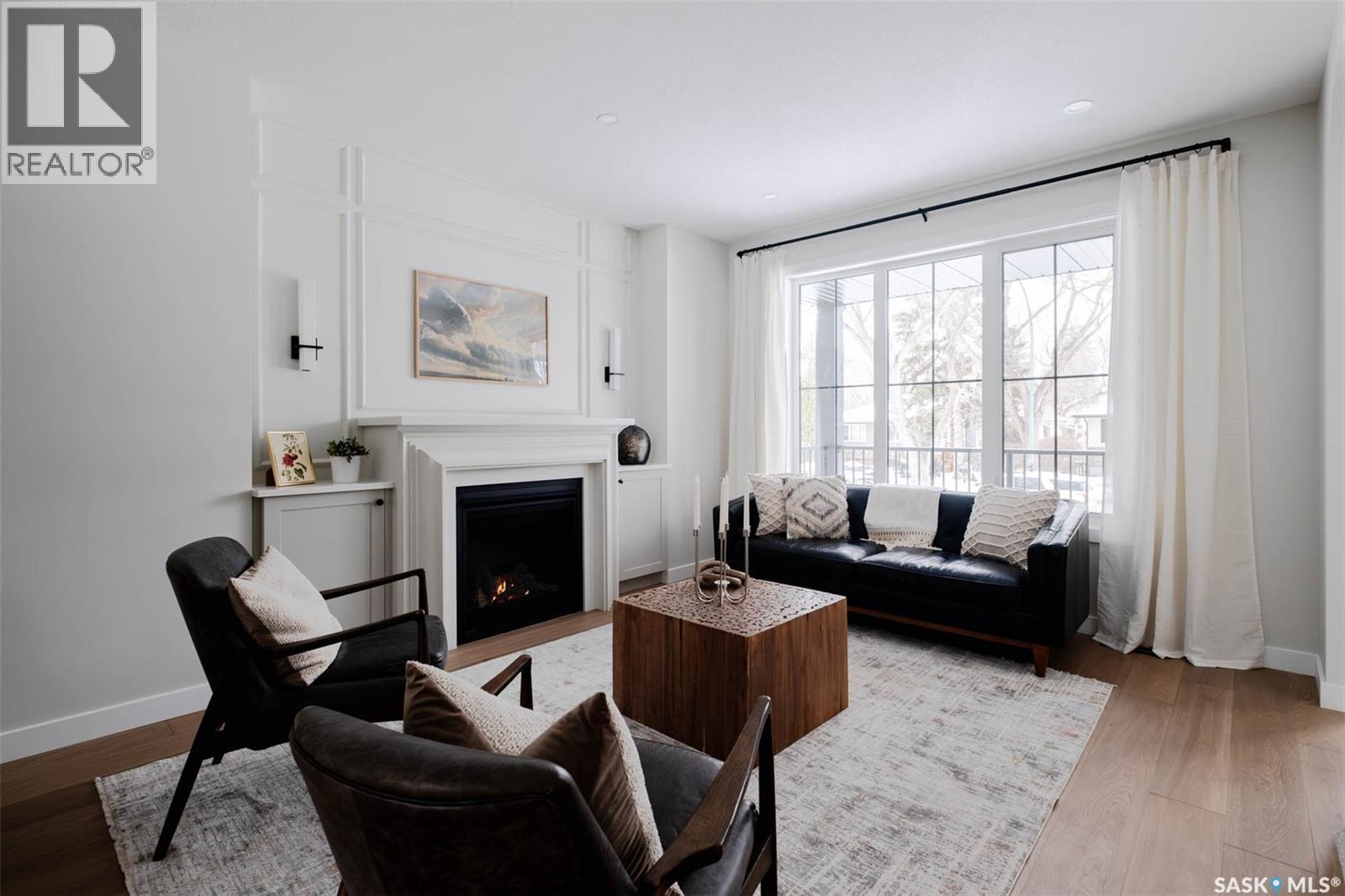 2808 Fleury Street, Regina, SK - Indoor Photo Showing Living Room