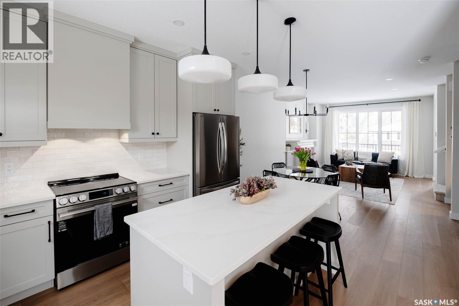 2808 Fleury Street, Regina, SK - Indoor Photo Showing Kitchen With Upgraded Kitchen